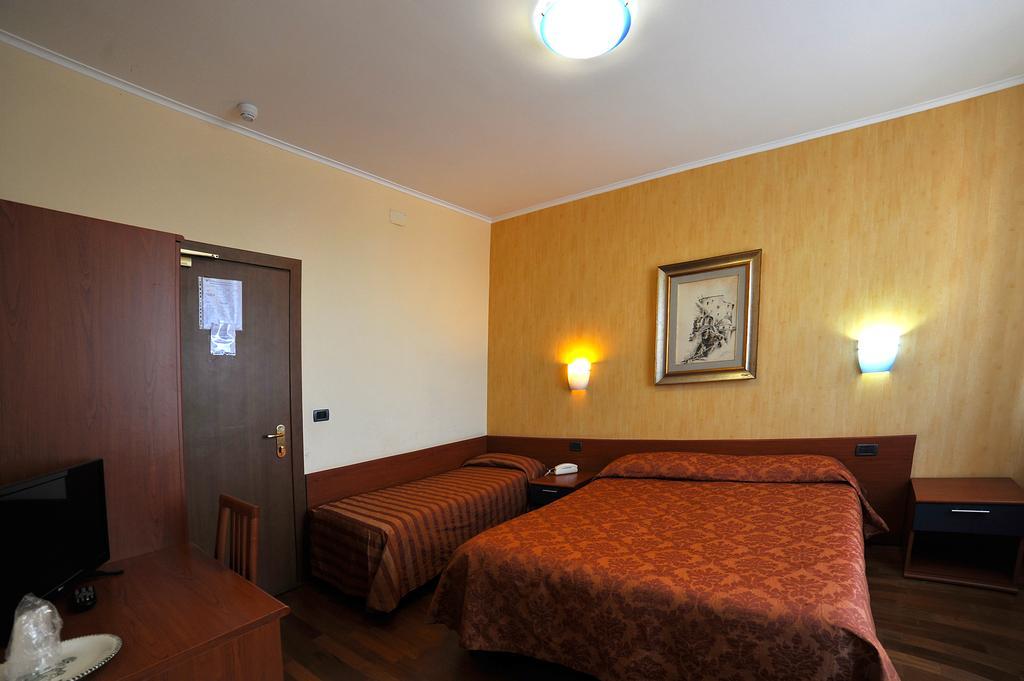 Hotel Nazionale Bolsena Bagian luar foto